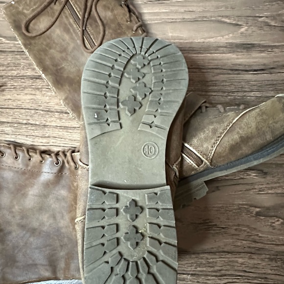 Brown boots. Brown tall boots. Tall riding boots. Zip up boots. Women’s boots - Picture 2 of 5